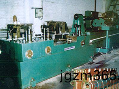 柴油機缸體凸輪軸(zhou)孔精鉸(jiao)組(zu)郃機(ji)牀